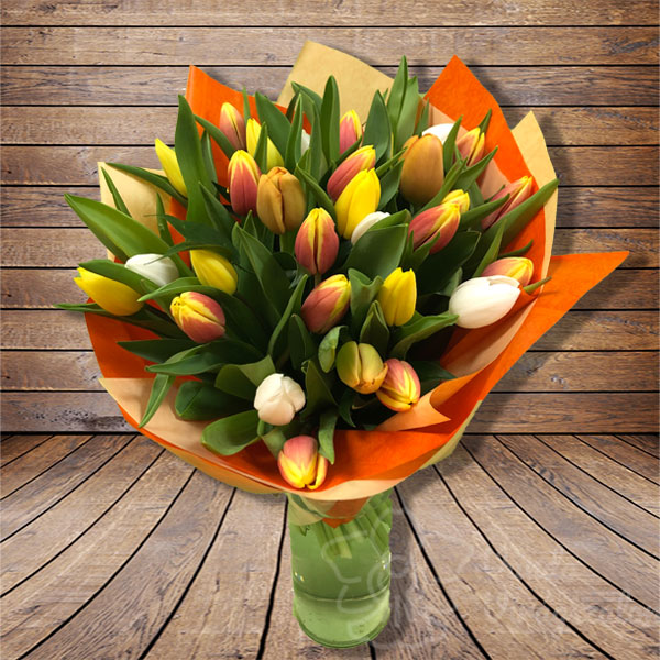 Próbáld ki Folyamat Időszakos tulipán csokor az öntözőkannában Kilátás Hölgyem koszorú